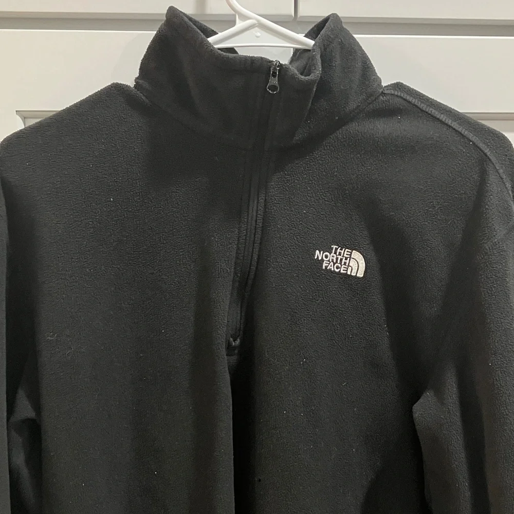 The North Face Men's Black Polyester 1/4 Quarter Zip Jacket Fleece